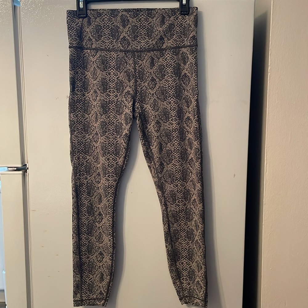 Athleta Small Ultimate 7/8 Tight in‎ Gray and Cream Pattern